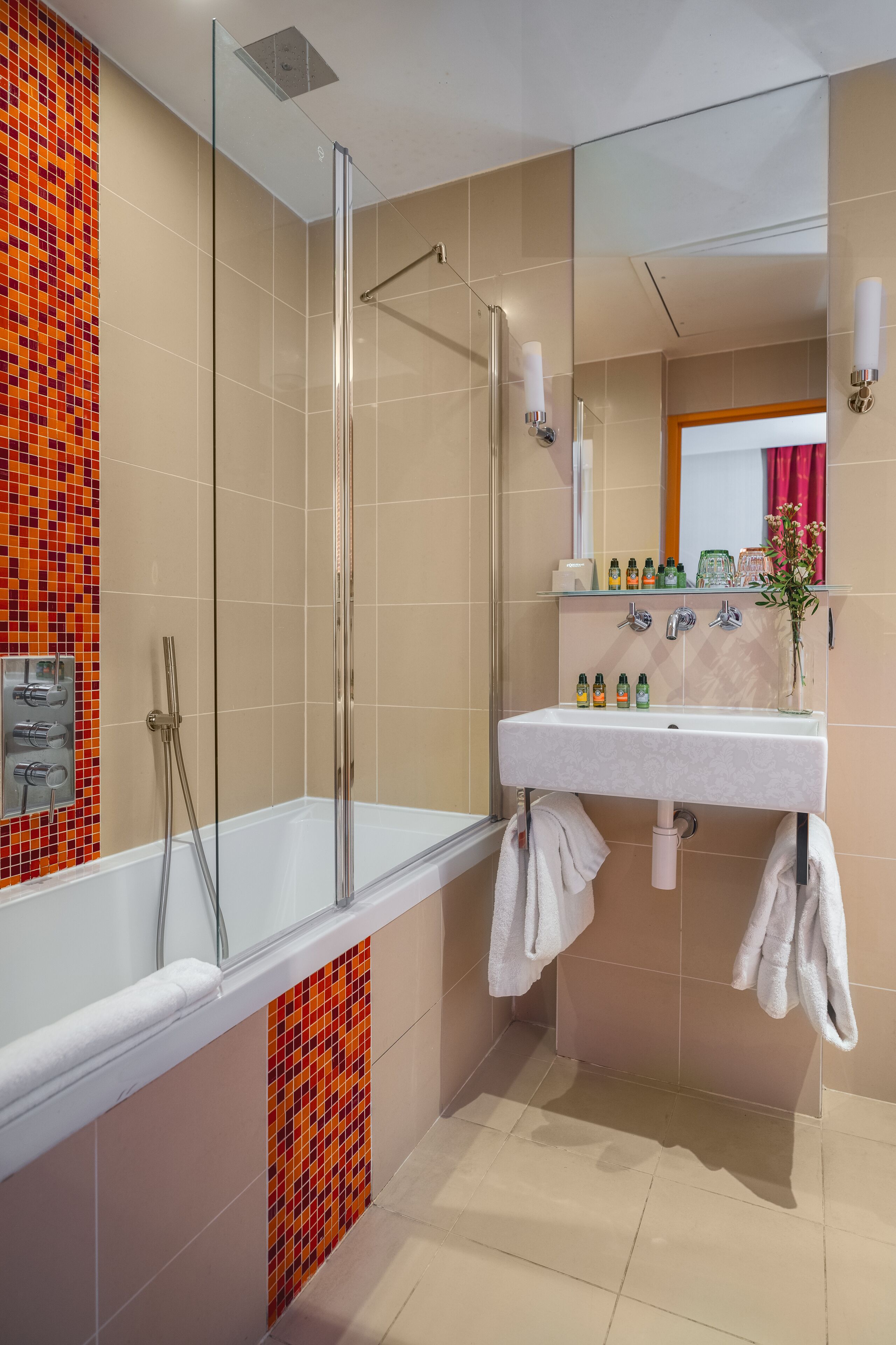 quadruple room (no elevator) | bathroom | shower, free toiletries, hair dryer, towels