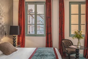 Classic Double Room | In-room safe, individually decorated, individually furnished - Hotel Le Petit Paris (Paris)