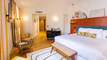 Suíte | 1 quarto, escrivaninha, espaço de trabalho para notebook