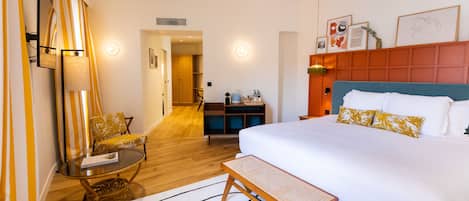 Suite | 1 bedroom, desk, laptop workspace, soundproofing