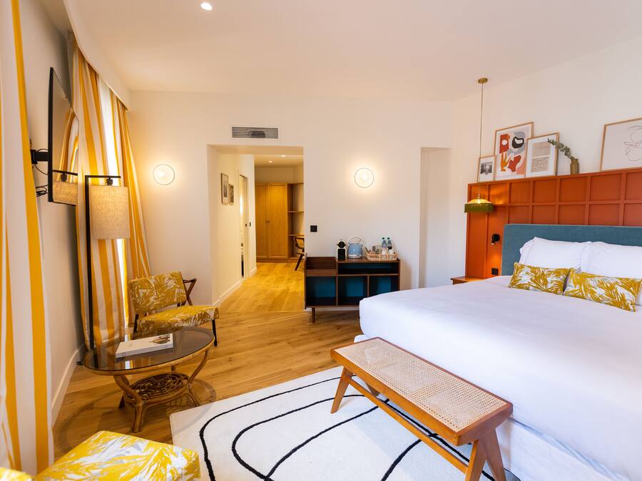 Suite | Skrivebord, skrivebord for bærbar PC, lydisolert og strykejern/-brett