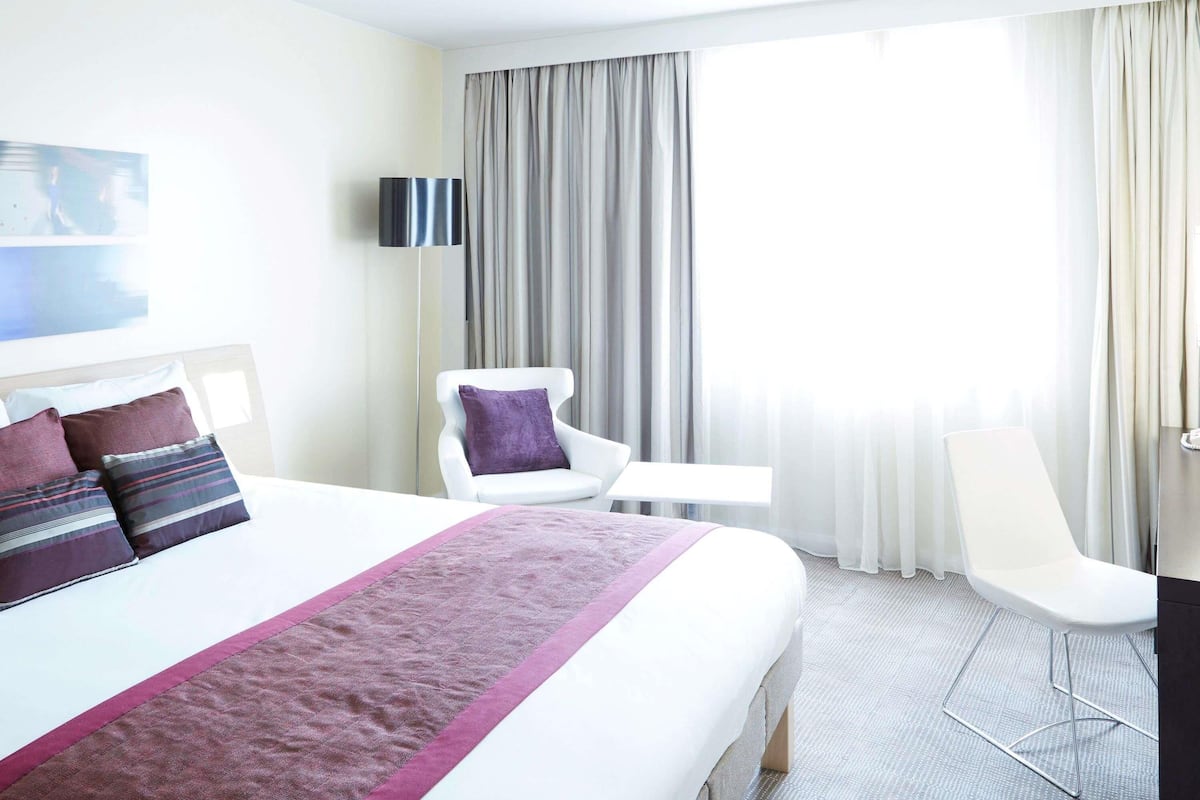 Executive Room, 1 King Bed with Single Sofa Bed | Minibar, in-room safe, desk, laptop workspace