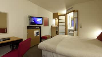 Superior Room, 1 Queen Bed with Sofa bed | 1 bedroom, minibar, in-room safe, desk