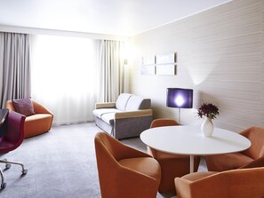 Minibar, in-room safe, desk, laptop workspace