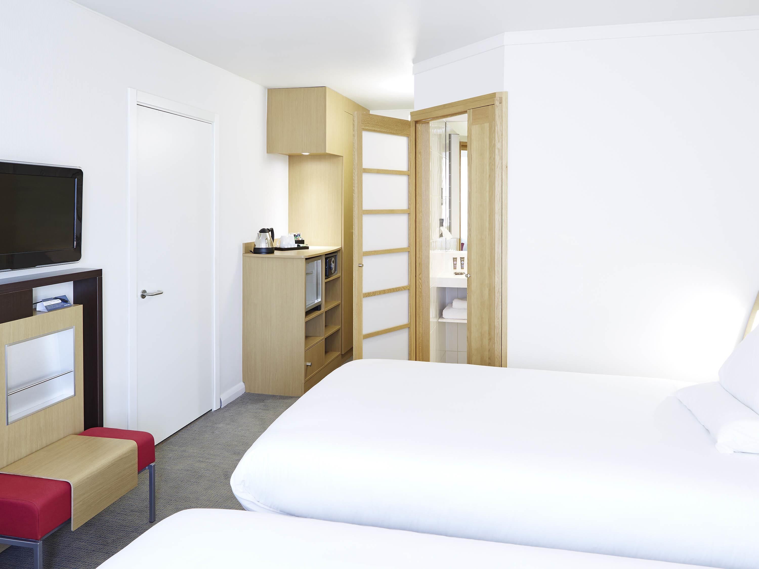 Superior Room, 2 Twin Beds | Minibar, in-room safe, desk, laptop workspace
