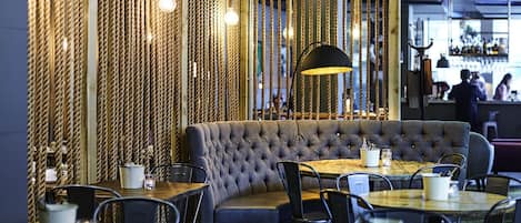 Frokost, lunsj og middag serveres, internasjonale retter