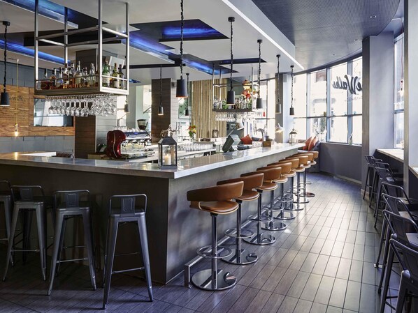 Aamiainen, lounas ja illallinen; kansainvälinen keittiö 