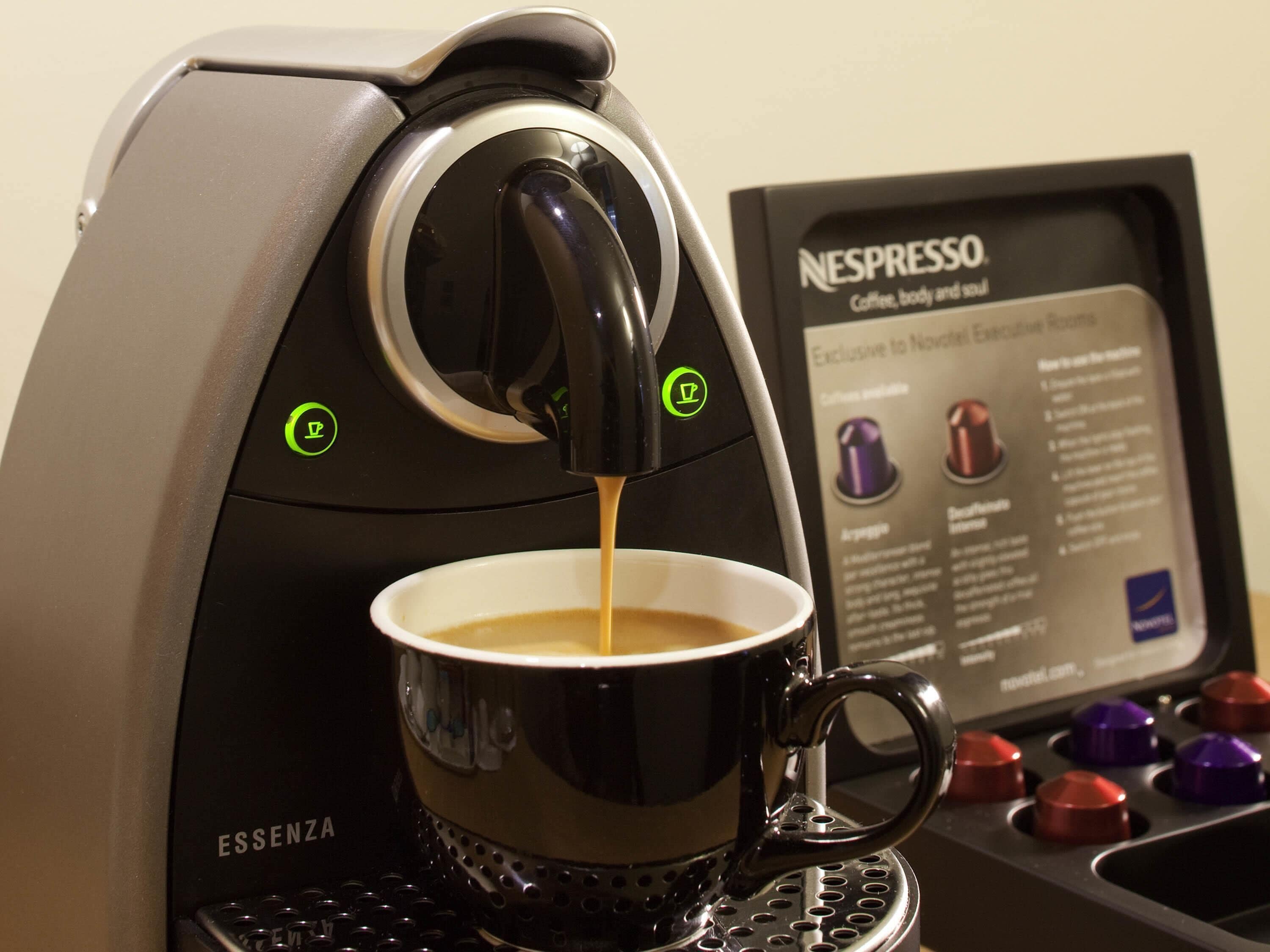 Executive Room, 1 King Bed | Minibar, in-room safe, desk, laptop workspace