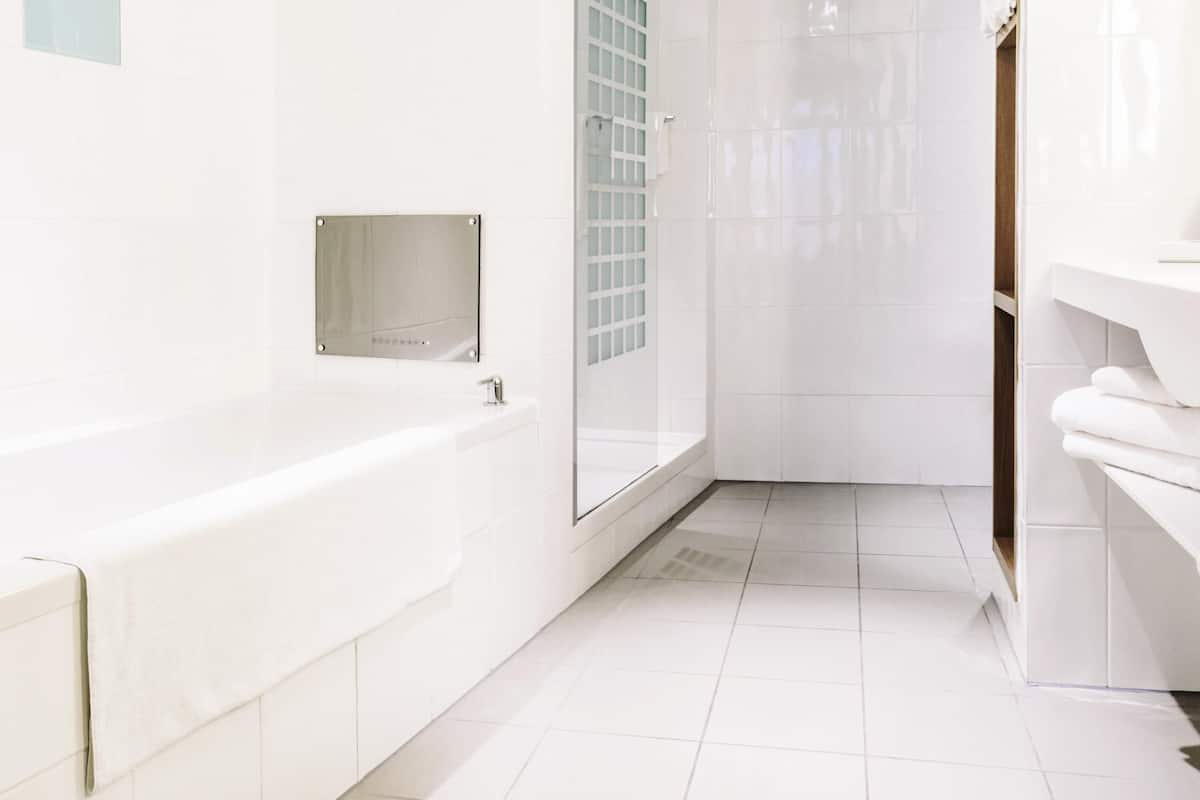 executive room (1 king bed and 1 double sofa bed) | 1 bedroom, minibar, in-room safe, desk