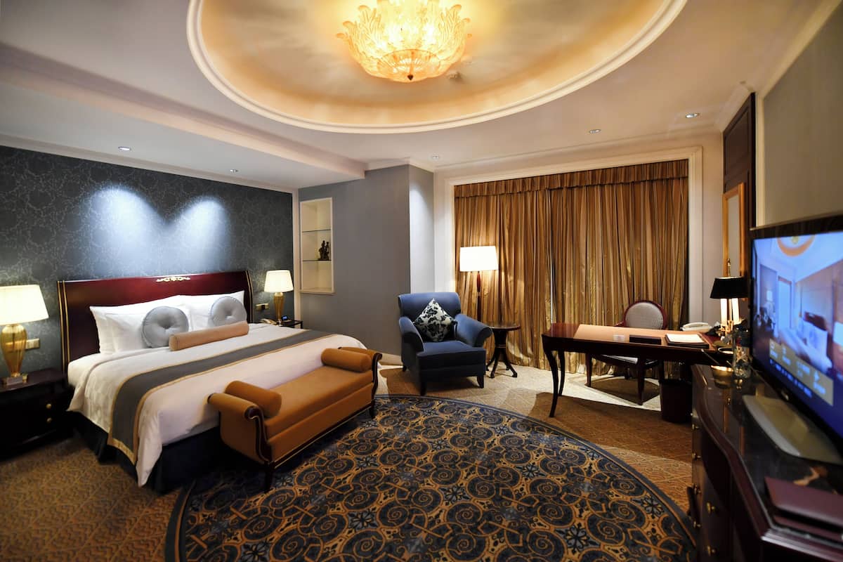 Down duvets, minibar, in-room safe, desk