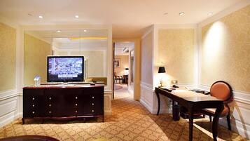 Suite Business | Area soggiorno | TV LCD