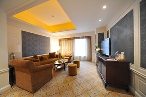 羽绒被、迷你吧、客房内保险箱、办公桌