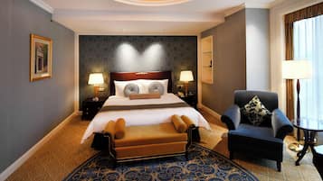 Executive King Bed Room | Down comforters, minibar, in-room safe, desk
