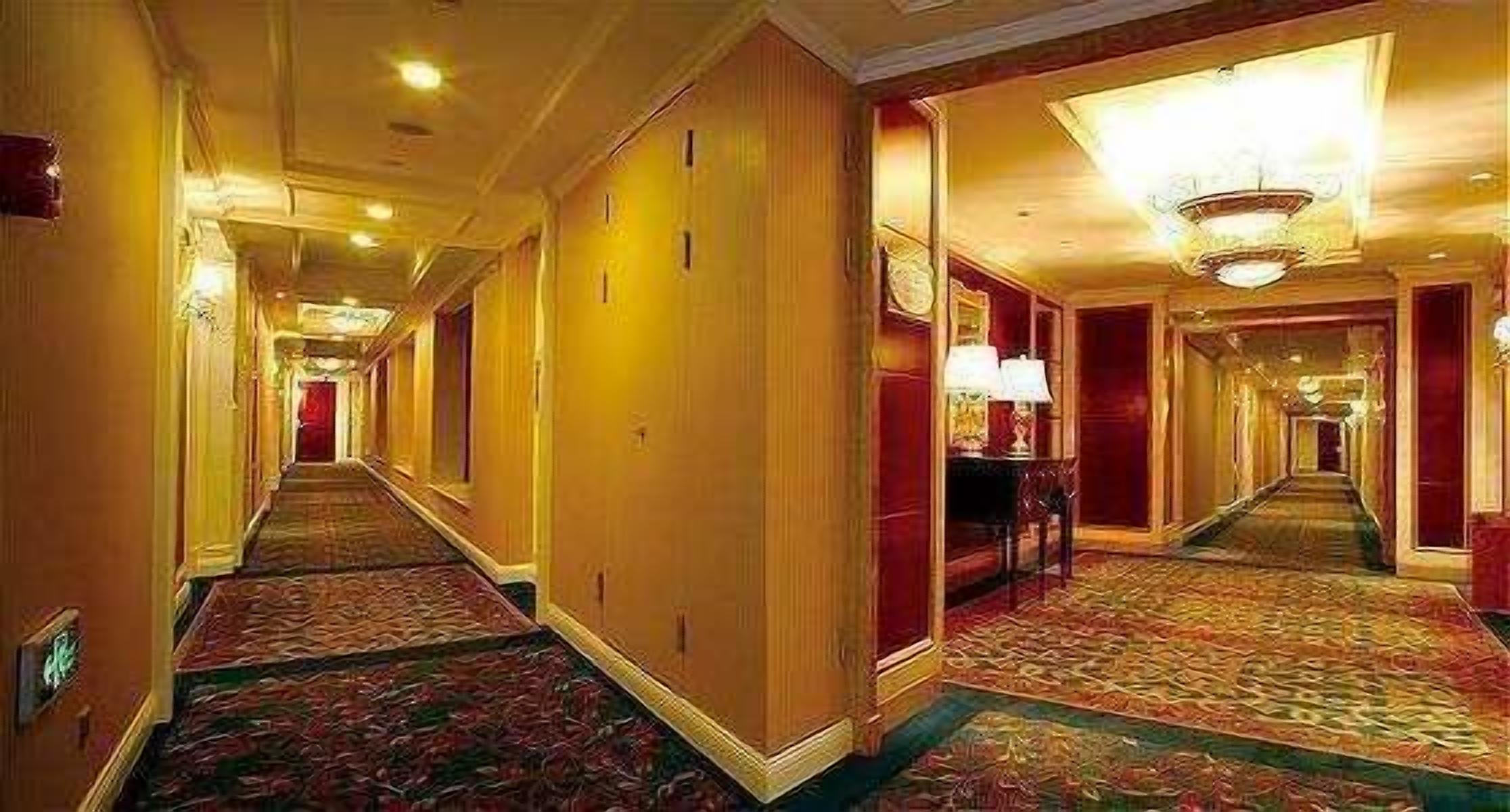 down duvets, minibar, in-room safe, desk