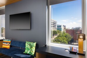 Down duvets, in-room safe, desk, iron/ironing board - Aloft by Marriott Tallahassee Downtown (Tallahassee)
