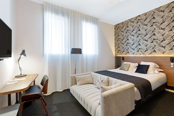 Superior Room, 1 Queen Bed, Non Smoking | Premium bedding, pillow-top beds, in-room safe, individually decorated