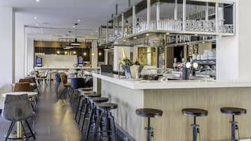 Bar (in der Unterkunft)