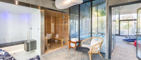 Sauna, steam room