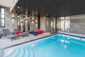 Indoor pool, open 8:00 AM to 10:00 PM, pool loungers - Best Western Plus Europe Hotel (Brest)