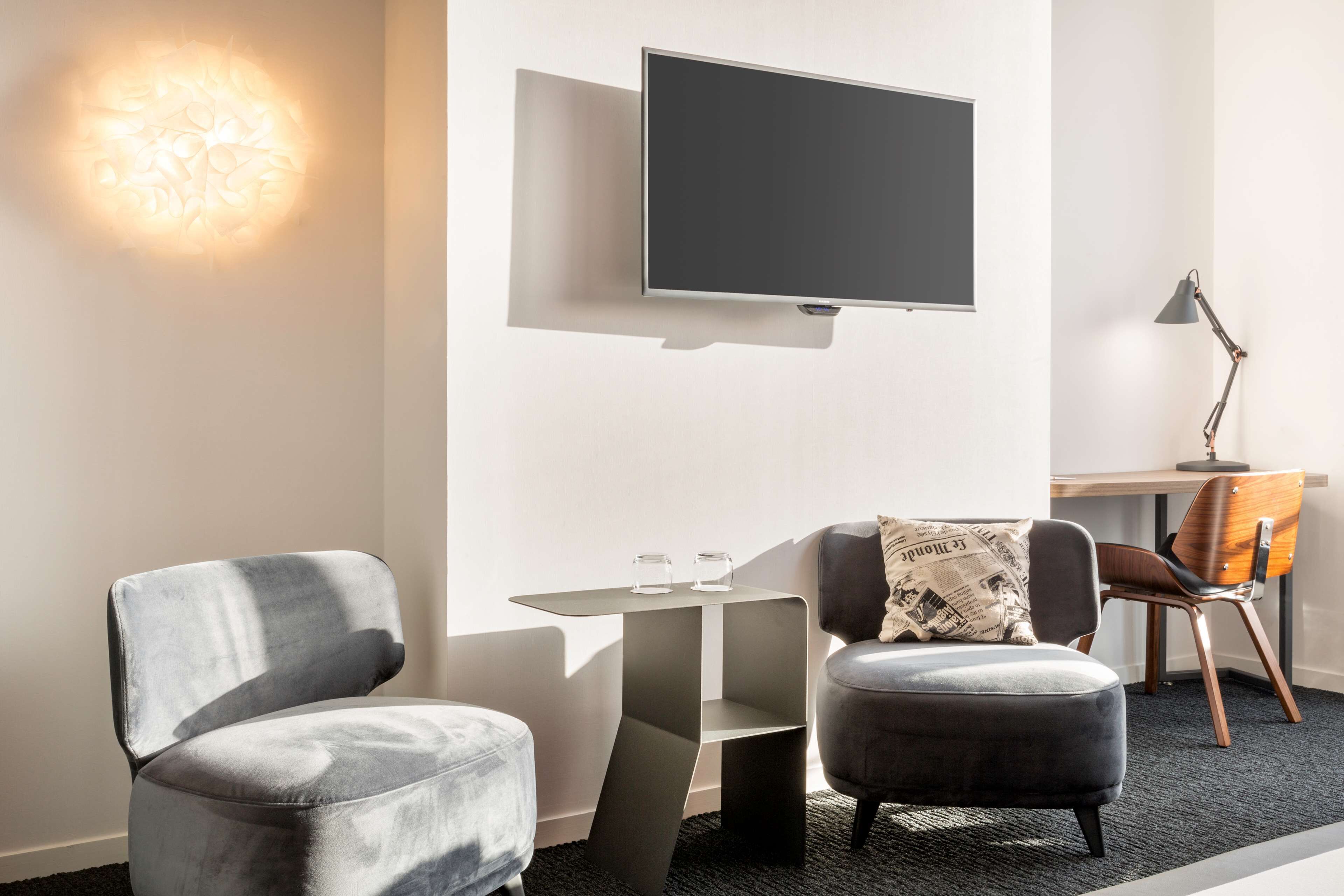 junior suite, 1 king bed, non smoking, terrace (twin bed on request) | premium bedding, pillow-top beds, in-room safe, individually decorated