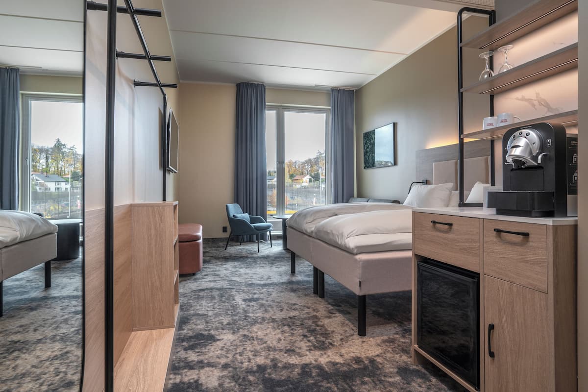 Superior Room, Non Smoking | Pillowtop beds, minibar, in-room safe, desk