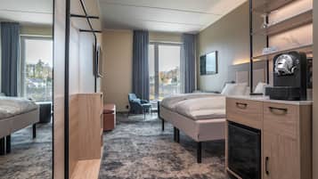 Colchones con pillow-top, minibar y caja de seguridad en la habitación