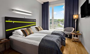 Pillow-top beds, minibar, in-room safe, desk - Thon Hotel Ullevaal Stadion (Oslo)