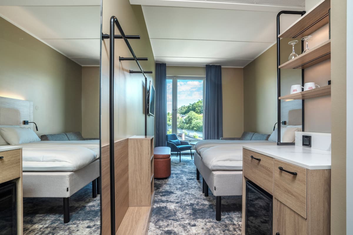 Pillowtop beds, minibar, in-room safe, desk