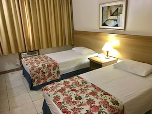 Habitación estándar con 2 camas individuales | Minibar, caja fuerte, wifi gratis y ropa de cama