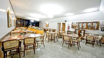 Desayuno buffet incluido todos los días