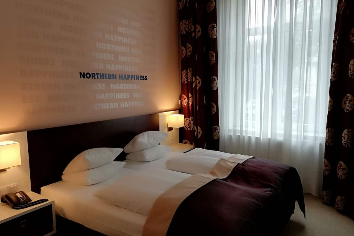 Premium bedding, down duvets, free minibar, in-room safe