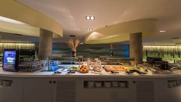 Desayuno buffet (EUR 12 por persona)