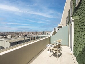 Minibar, in-room safe, desk, soundproofing