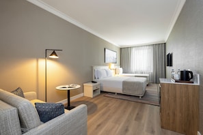 Klassieke driepersoonskamer | 1 slaapkamer, een minibar, een kluis op de kamer, een bureau
