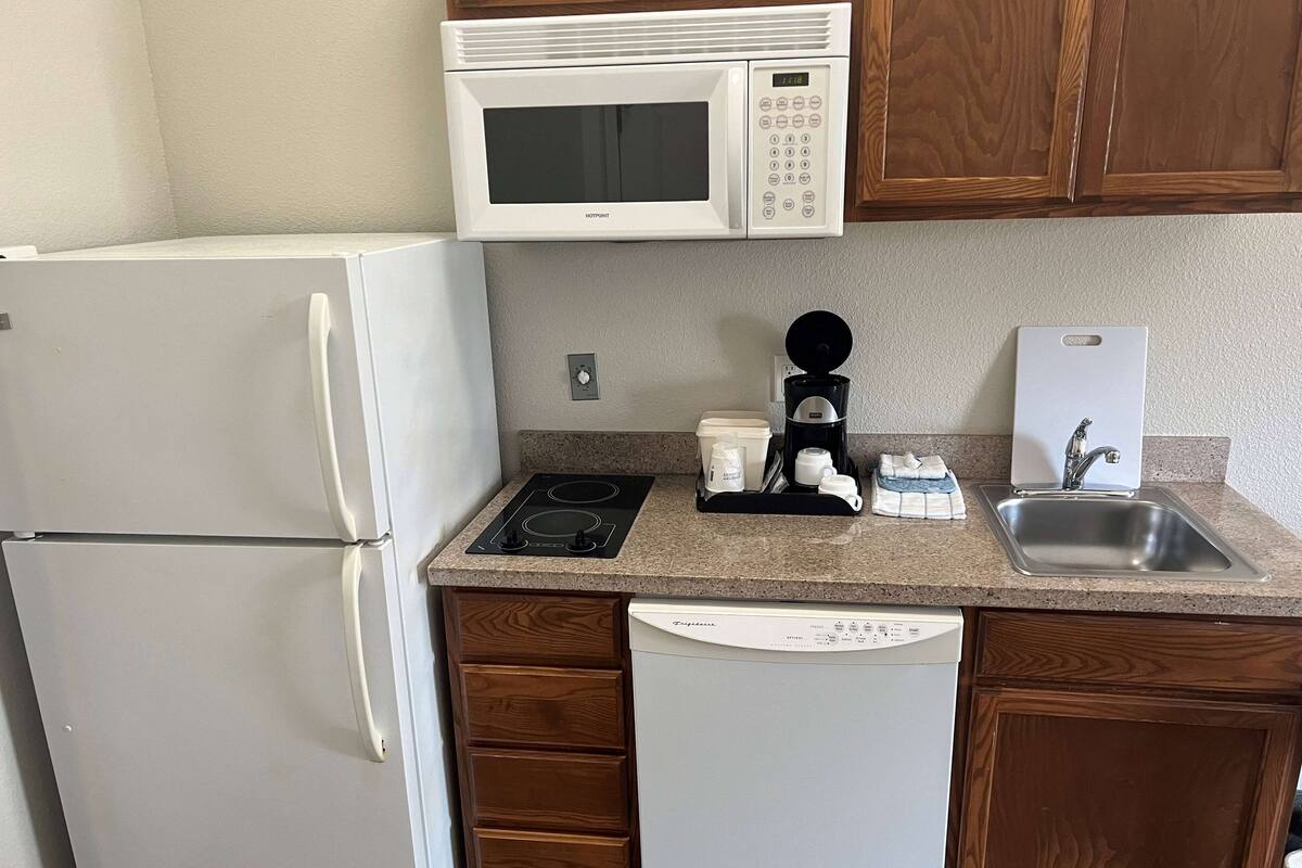 fridge, microwave, dishwasher, coffee/tea maker