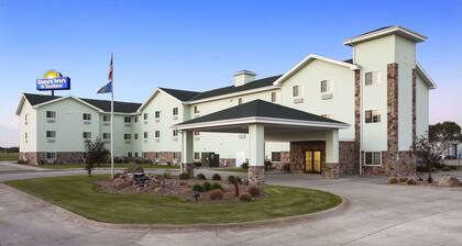 Days Inn & Suites by Wyndham Columbus NE