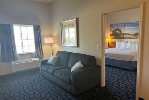 Suite, Non Smoking | In-room safe, desk, iron/ironing board, free cribs/infant beds