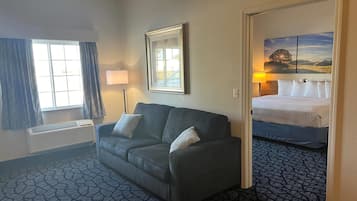 Suite, 1 King Bed, Non Smoking (Full Kitchen)