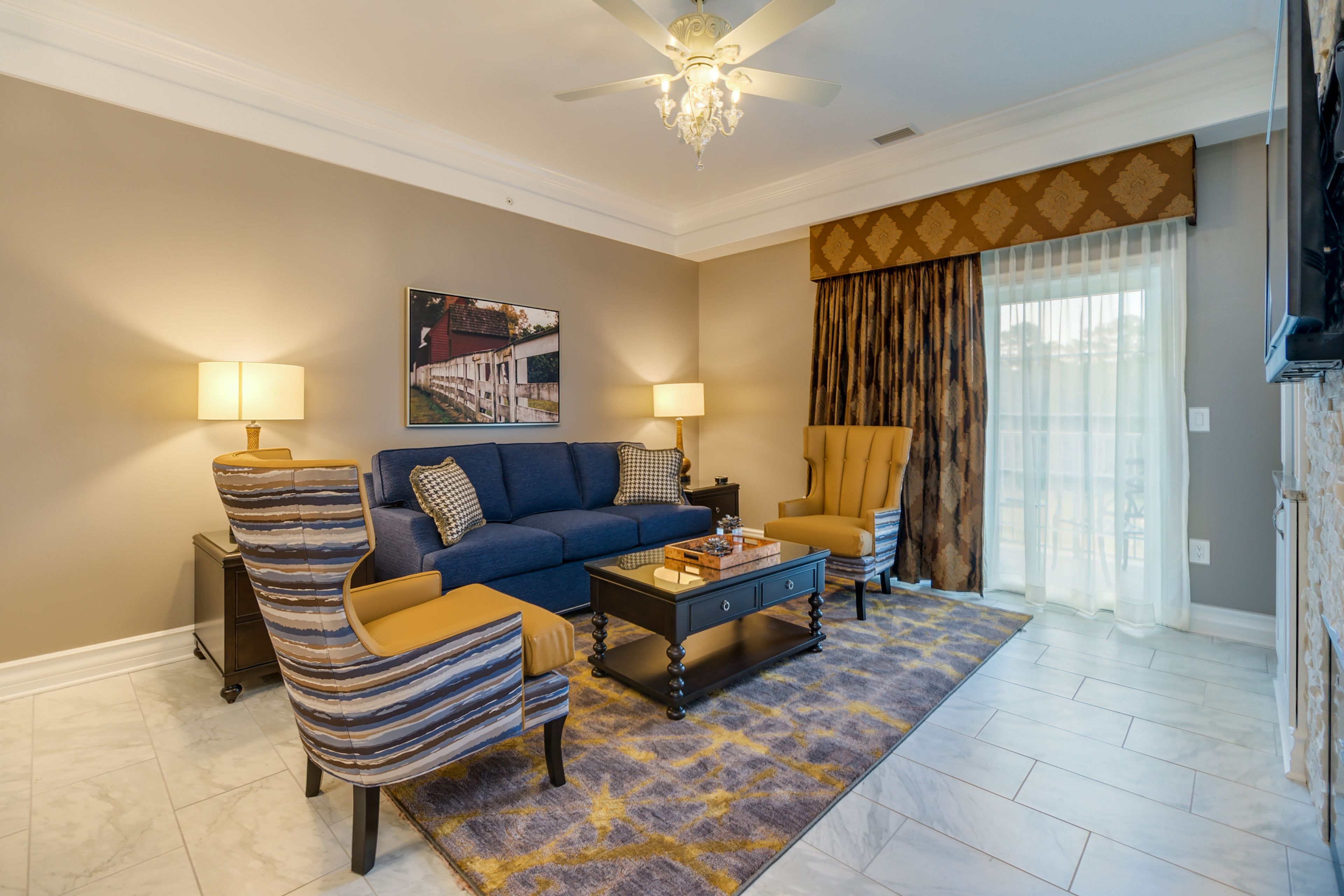 signature room, 2 bedrooms, non smoking | living room | 30-inch flat-screen tv with cable channels, tv, fireplace