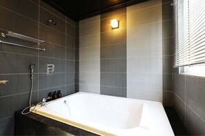 Bañera de hidromasaje privada
