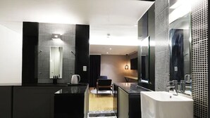 Deluxe Double Room | In-room safe, desk, WiFi (free) - Hotel Elleinn (Seoul)