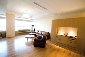 Grand Presidential Suite | Street view