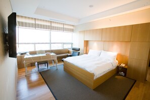Grand Presidential Suite | 迷你吧、客房内保险箱、办公桌、遮光窗帘