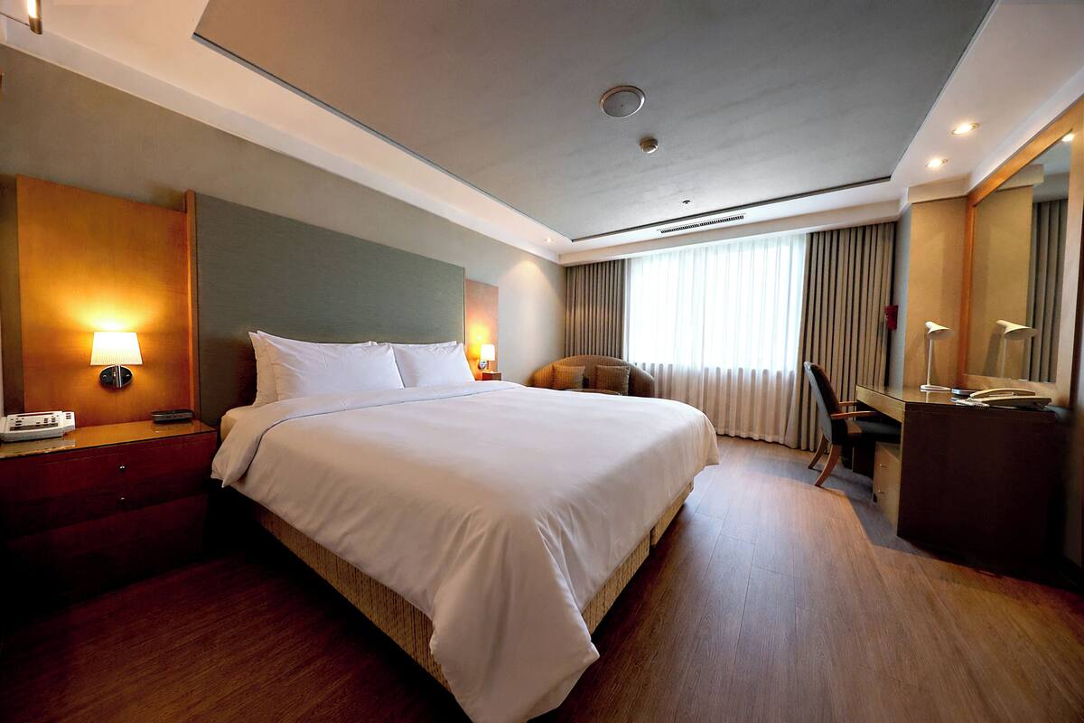 Minibar, in-room safe, desk, blackout drapes