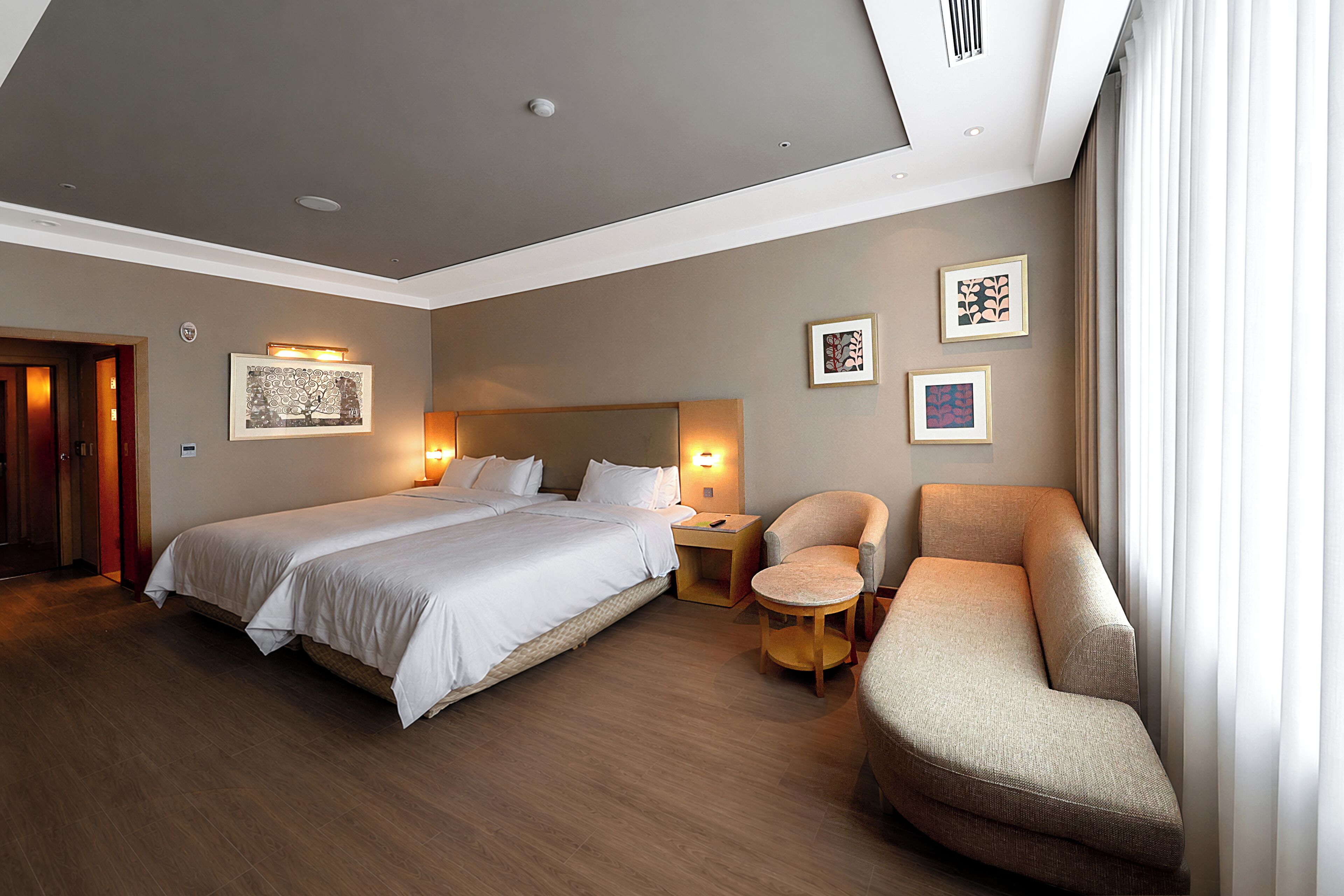 Grand Hollywood Twin | Minibar, in-room safe, desk, blackout drapes