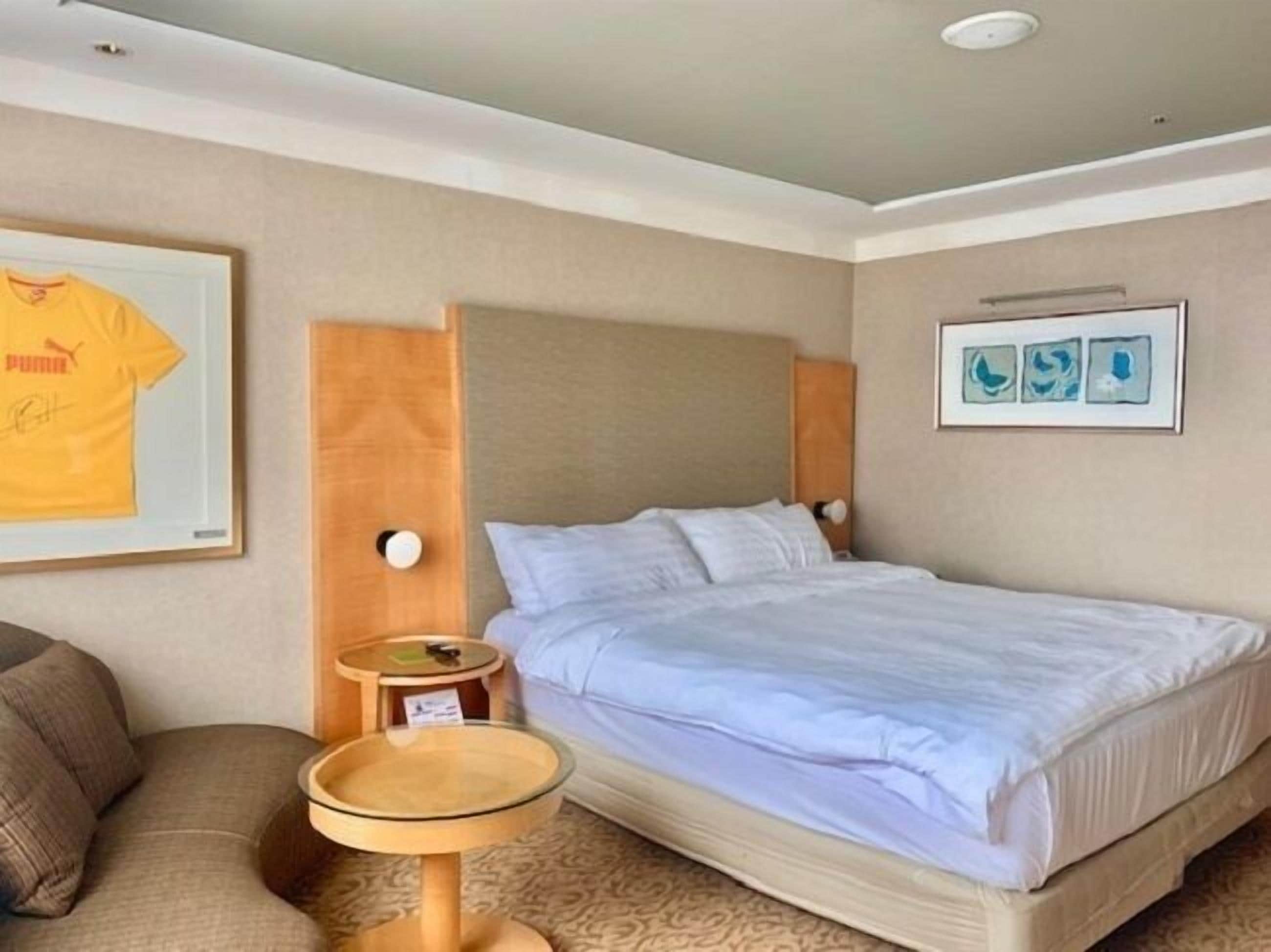 Minibar, in-room safe, desk, blackout curtains