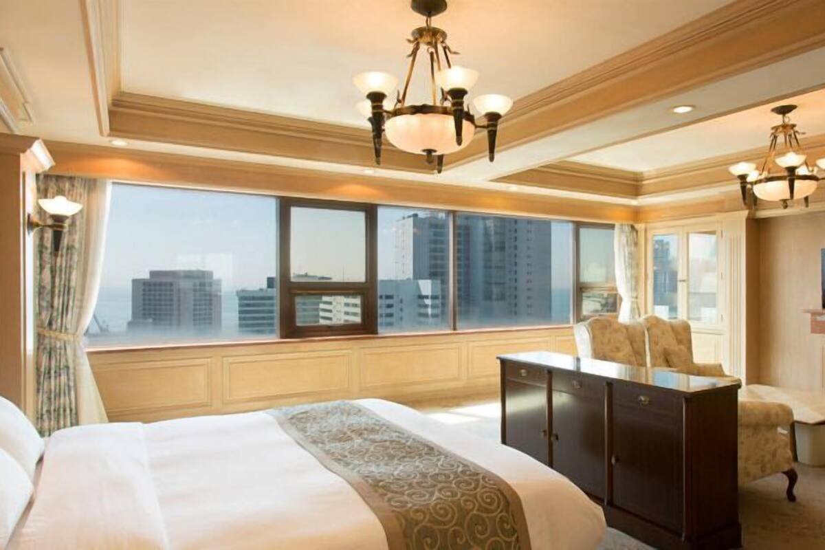 Minibar, in-room safe, soundproofing, free WiFi