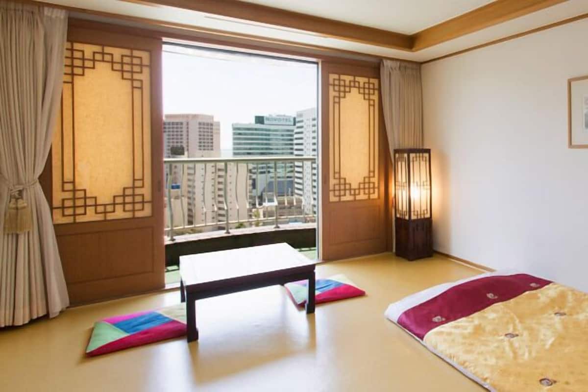Minibar, in-room safe, soundproofing, free WiFi