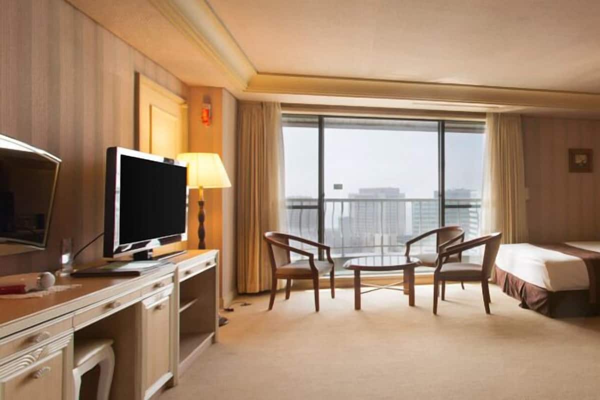 Minibar, in-room safe, soundproofing, free WiFi