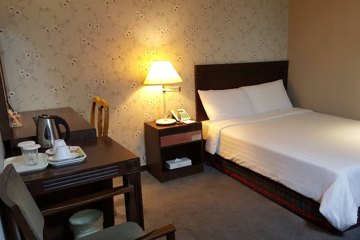 INSIDE DOUBLE ROOM (No Window)